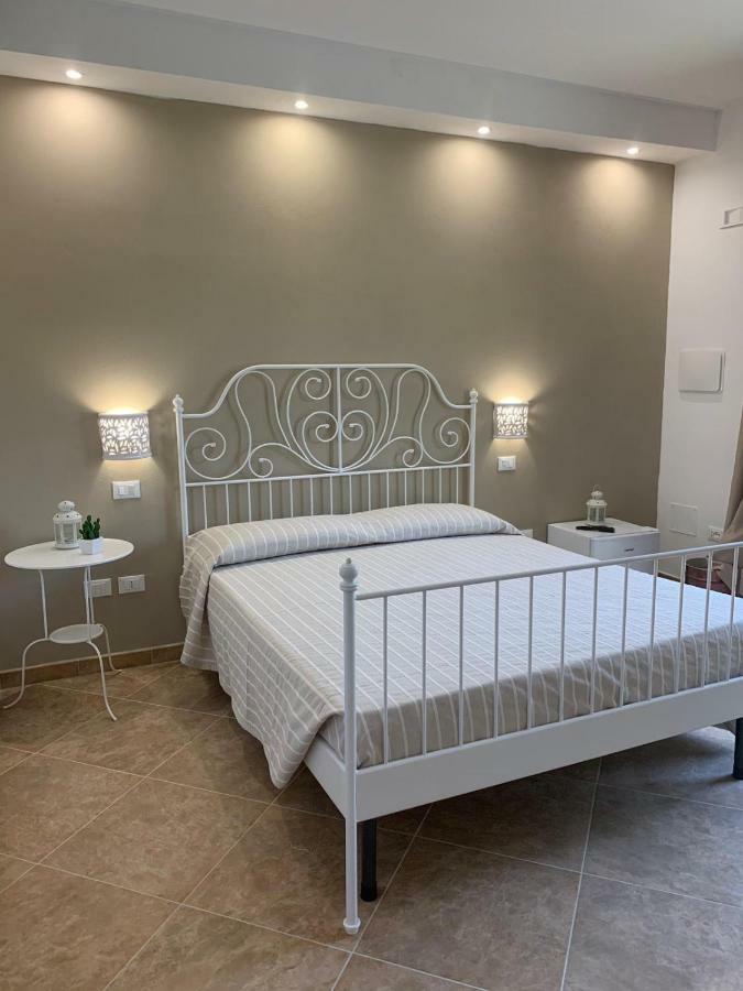 メレンドゥーニョ Le Tre Colonne Bed & Breakfast エクステリア 写真